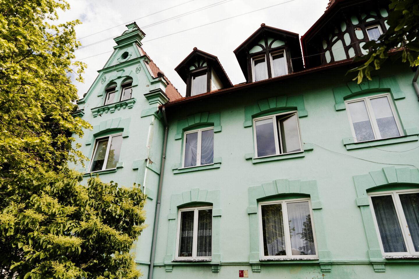 Budynek we wsi Opolno-Zdrój