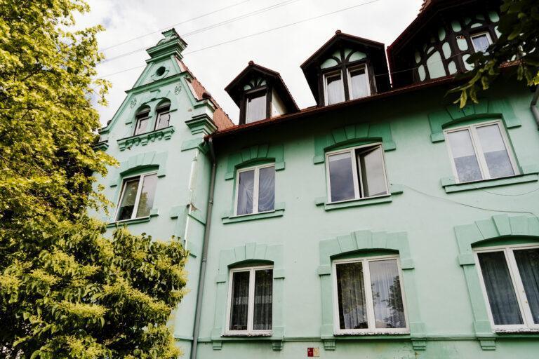 Budynek we wsi Opolno-Zdrój