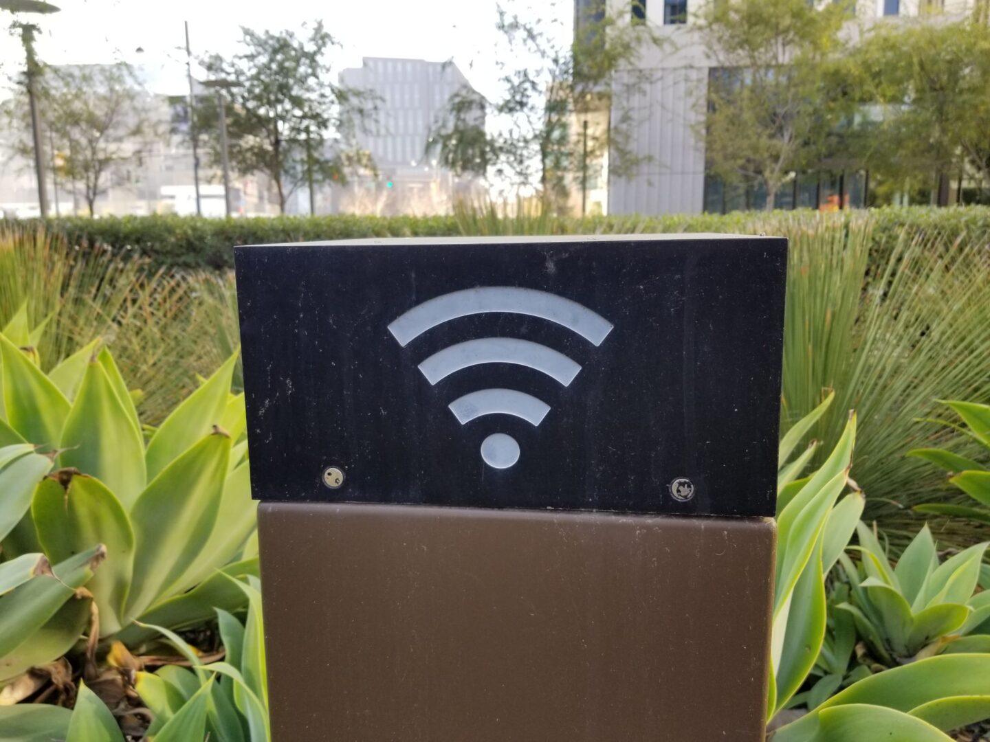 Antena WiFi w ogrodzie