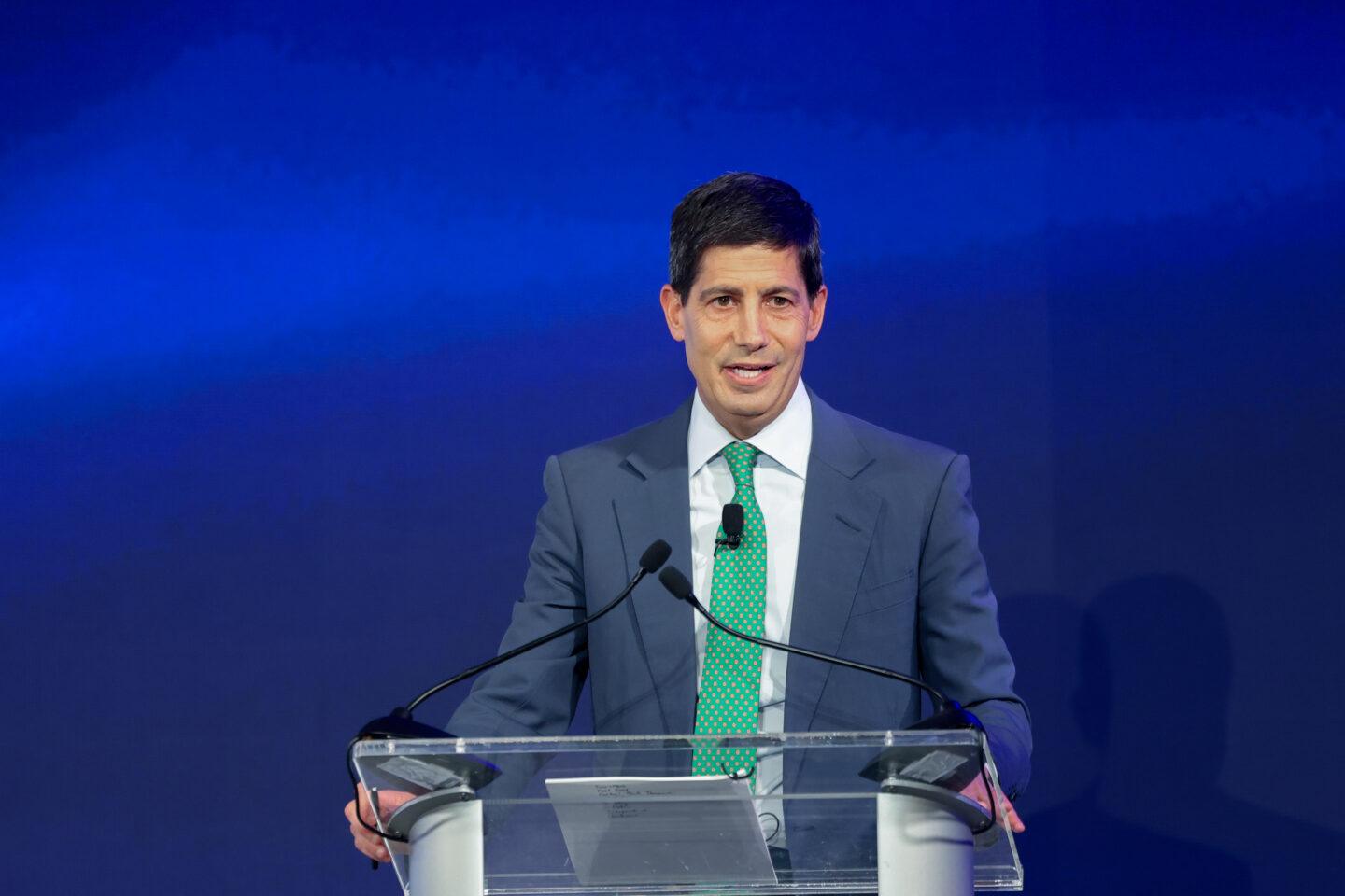 Kevin Warsh, były gubernator Fed, został nominowany przez Donalda Trumpa na nowego szefa banku centralnego