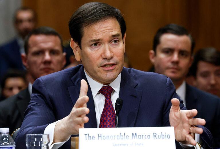 Marco Rubio w trakcie odpowiedzi na pytania komisji