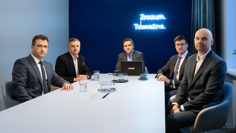 Grzegorz Nawacki i finansiści podczas debaty XYZ.