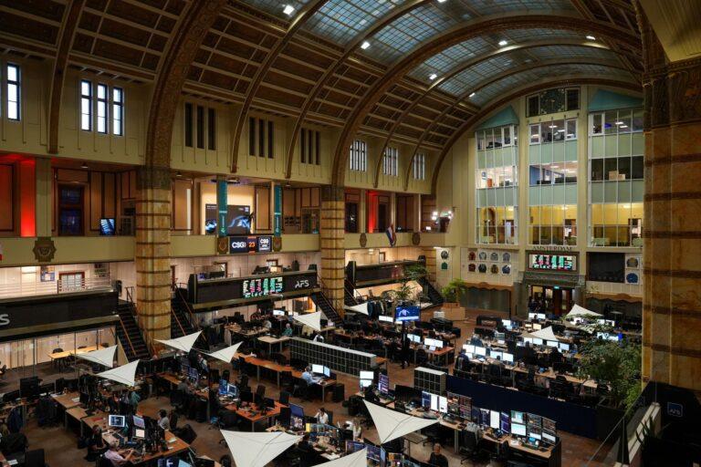 Parkiet Euronext w Amsterdamie podczas debiutu Czechoslovak Group