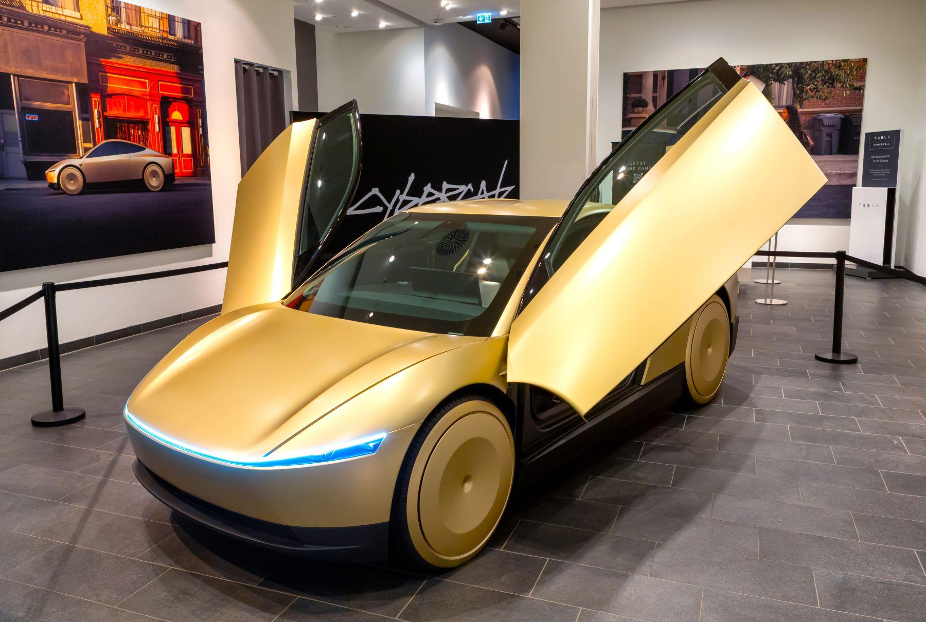 Złota Tesla Cybercab