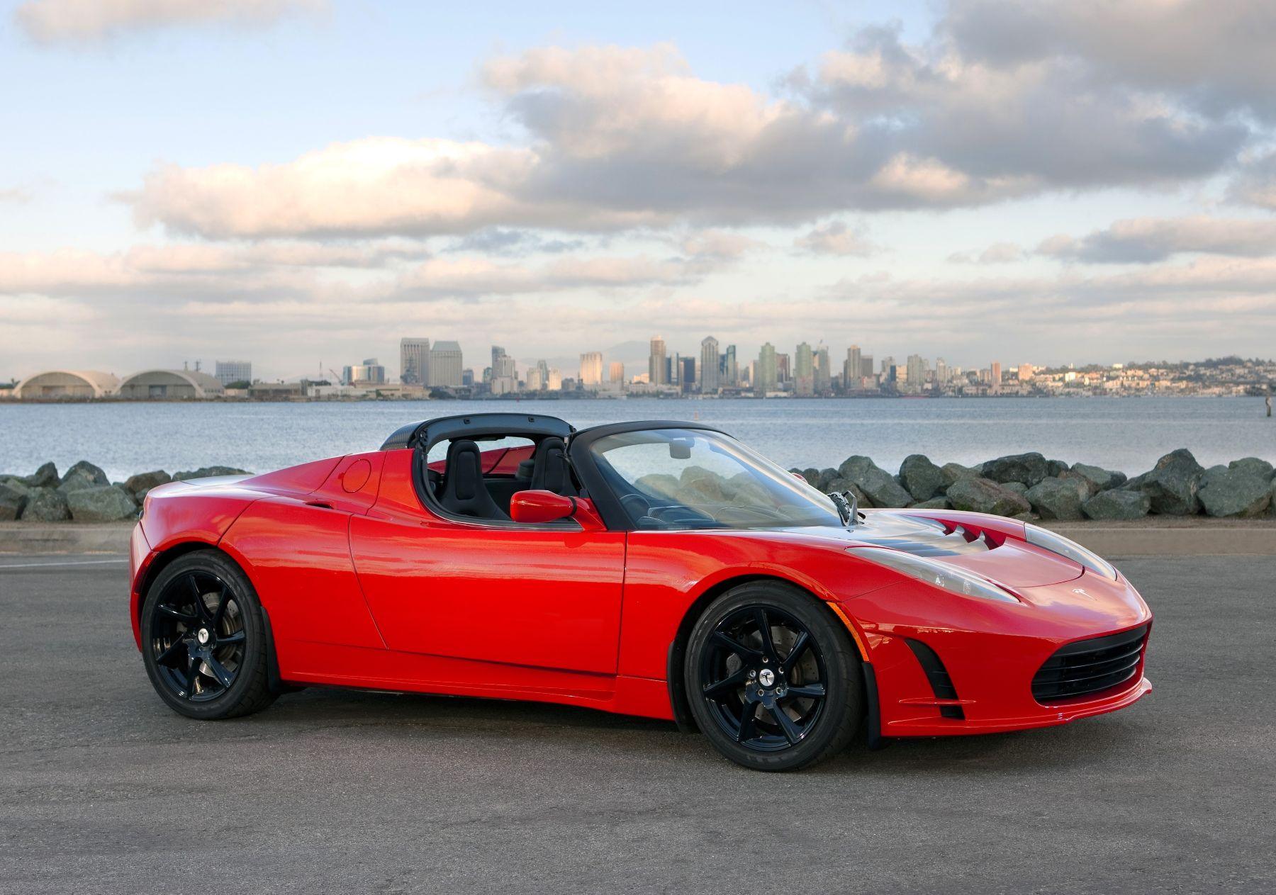 Czerwona tesla roadster