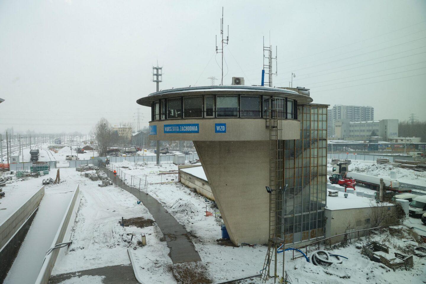 Stacja Warszawa Zachodnia zimą