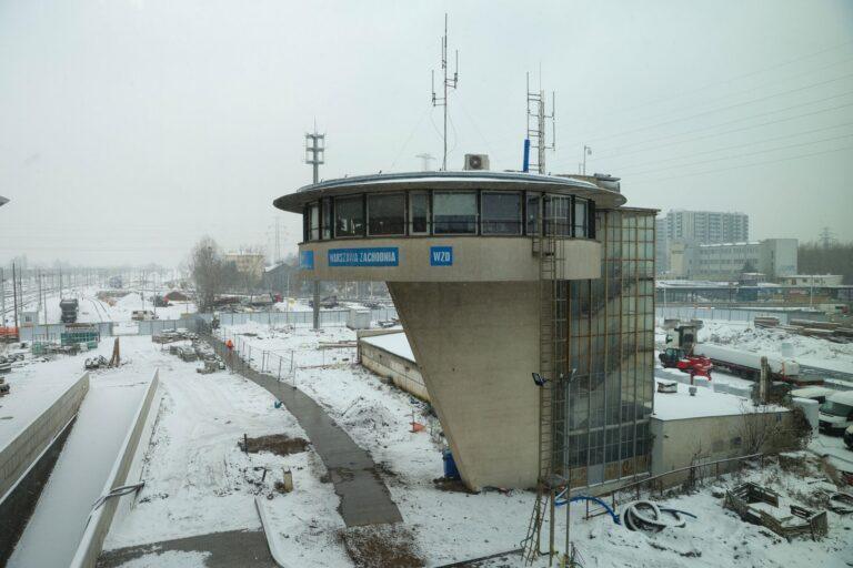 Stacja Warszawa Zachodnia zimą