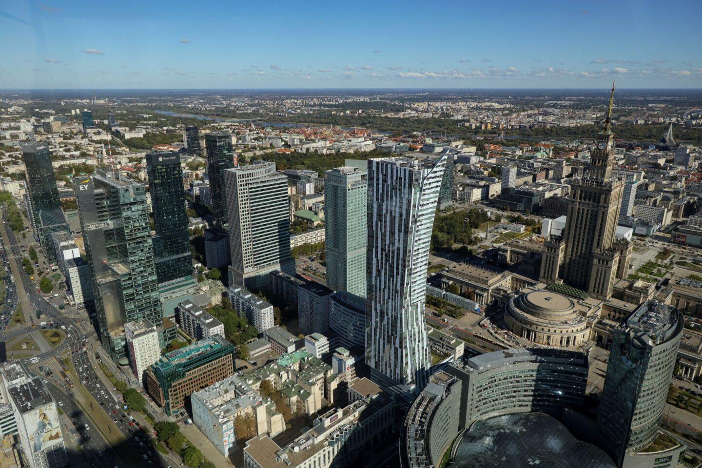 Widok z tarasu widokowego Highline Warsaw at Varso Tower, w Warszawie