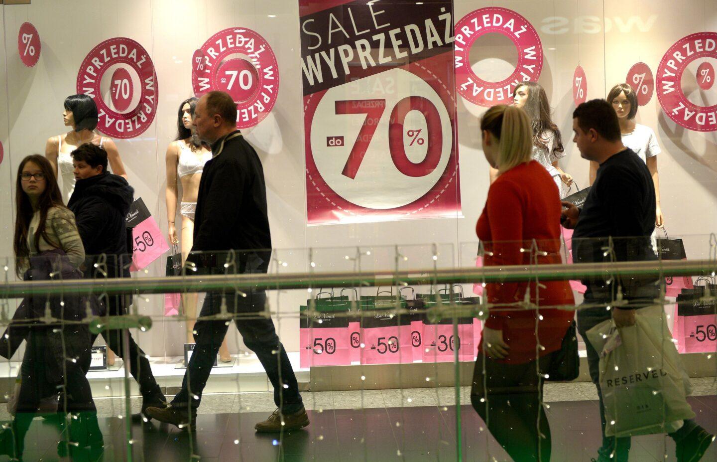 wyprzedaż w centrum handlowym