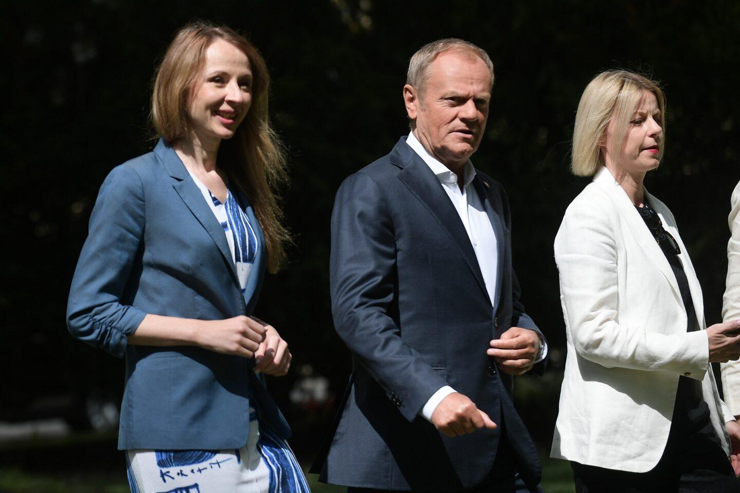 Agnieszka Dziemianowicz-Bąk, Donald Tusk