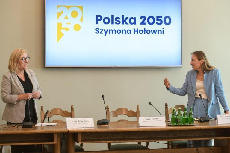 Po lewej Paulina Hennig-Kloska, po prawej Katarzyna Pełczyńska-Nałęcz