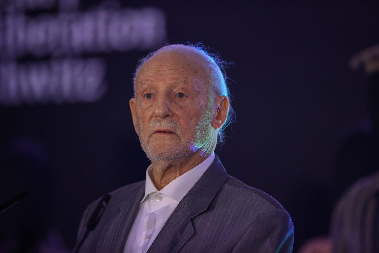 Bernard Offen
