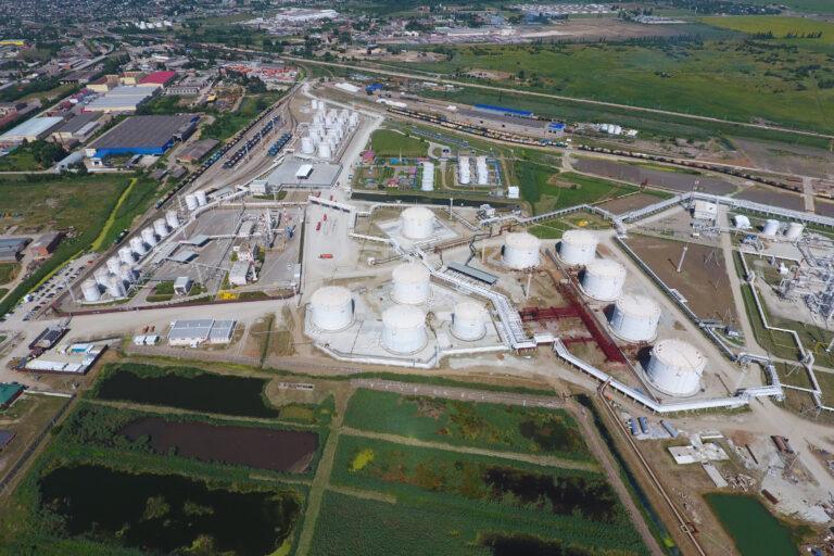 Widok na rafinerię w Sławiańsku z lotu ptaka