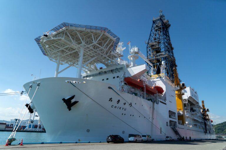 Japoński statek naukowo-wydobywczy Chikyu