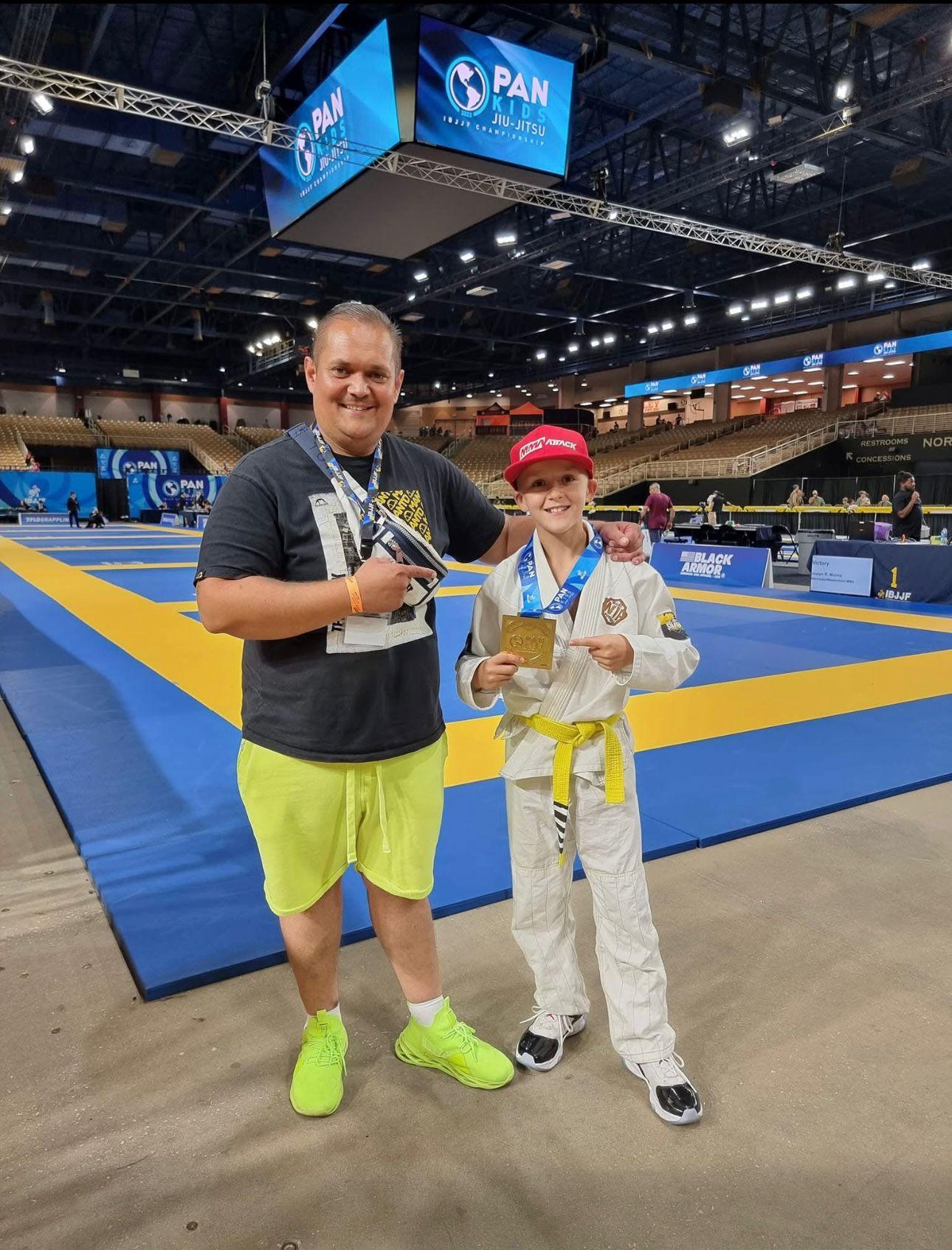 Tyson Kwiatkowski, polski mistrz sztuk walki, razem ze swoim ojcem Denisem Kwiatkowskim