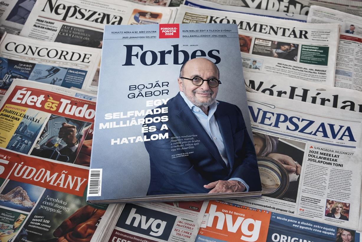 Najnowsze węgierskie wydanie magazynu "Forbes" wśród innych węgierskich czasopism.