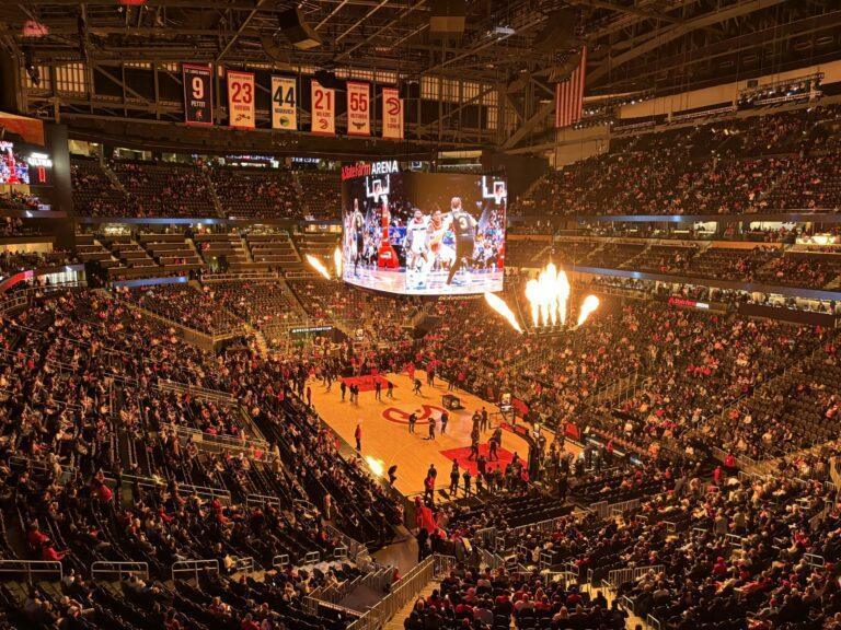 State Farm Arena od wewnątrz.