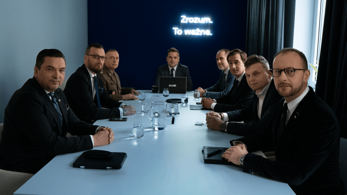 Uczestnicy debaty na temat inwestycji w sektorze zbrojeniowym w redakcji XYZ