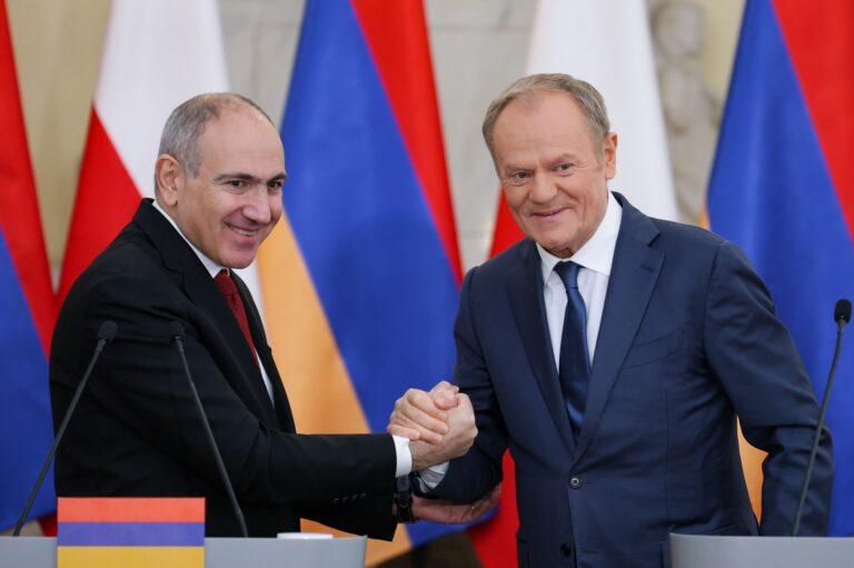 Donald Tusk i Nikol Paszynian