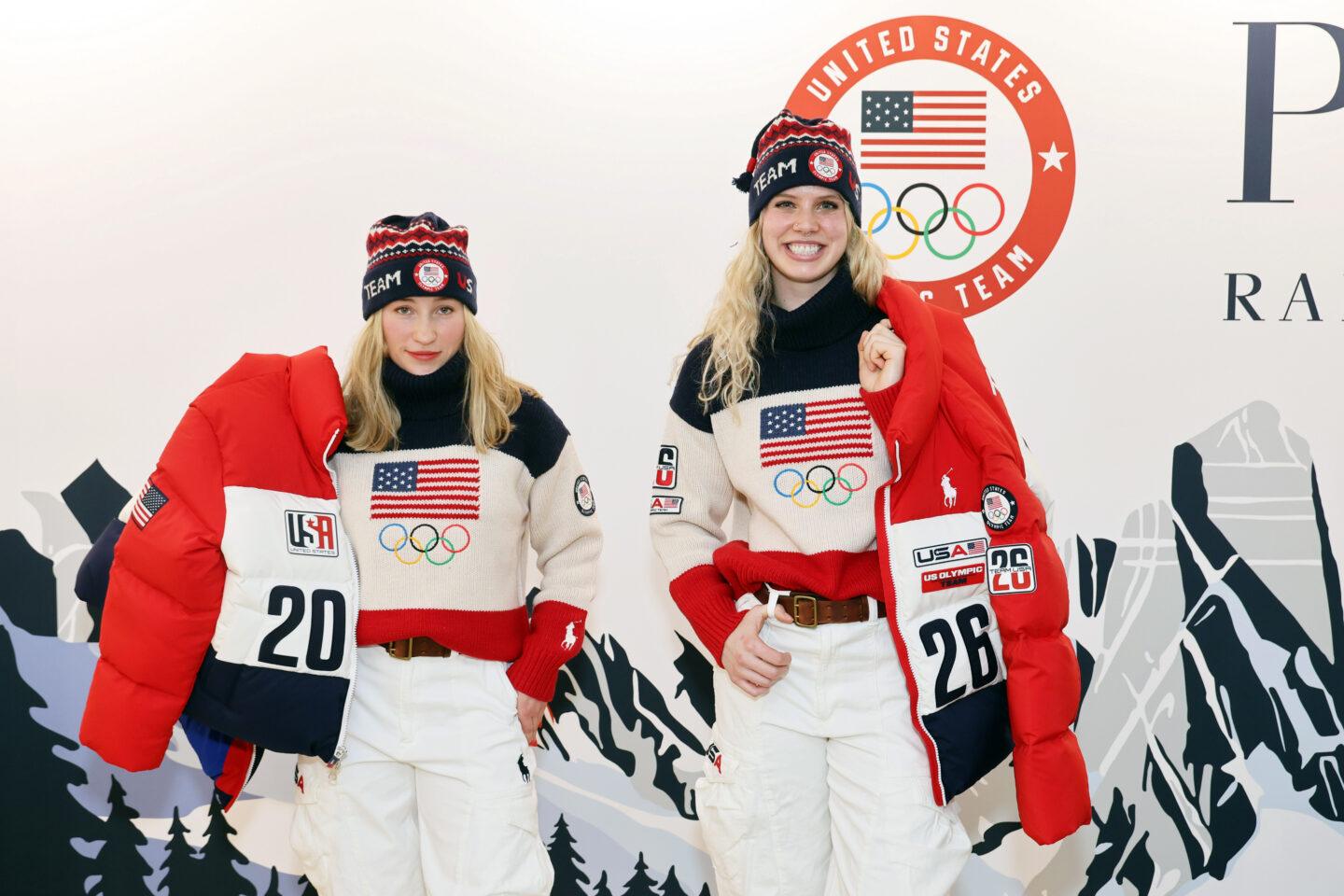 Olimpijki Sophia Kirkby i Chevonne Forgan w strojach kadry USA.