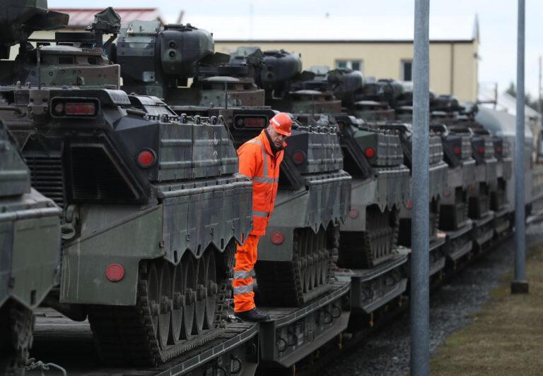 Czołgi na lawetach pociągowych