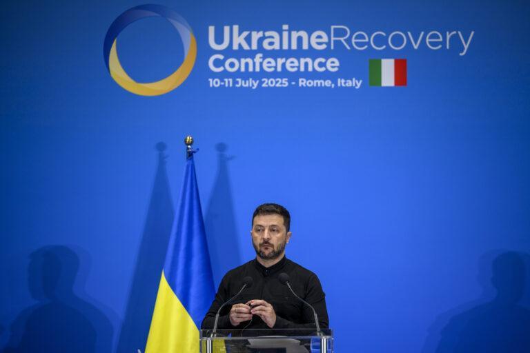 Prezydent Ukrainy Wołodymyr Zełenski podczas zeszłorocznej konferencji dotyczącej odbudowy tego kraju