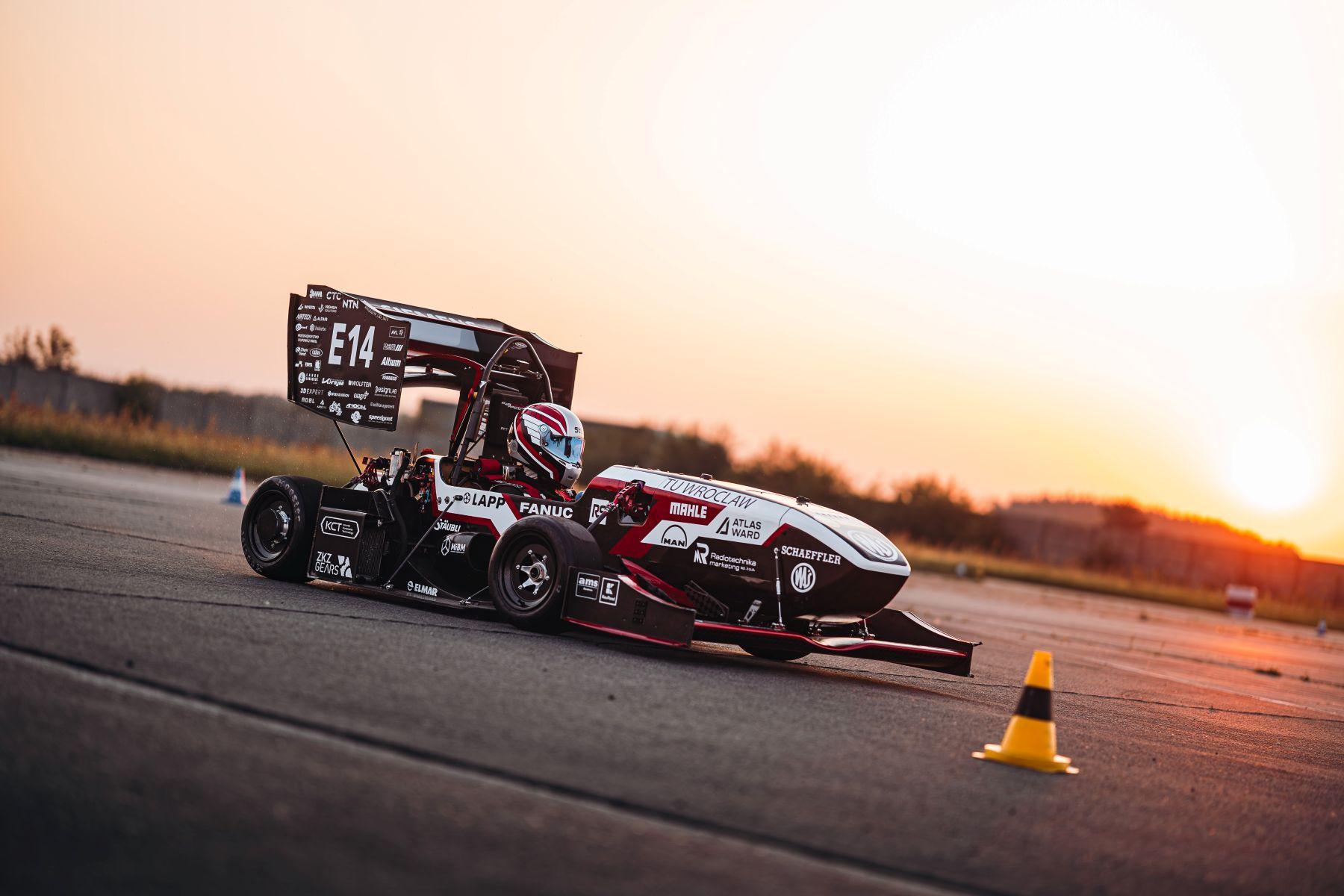Bolid zespołu PWR Racing Team zbudowany przez studentów Politechniki Wrocławskiej
