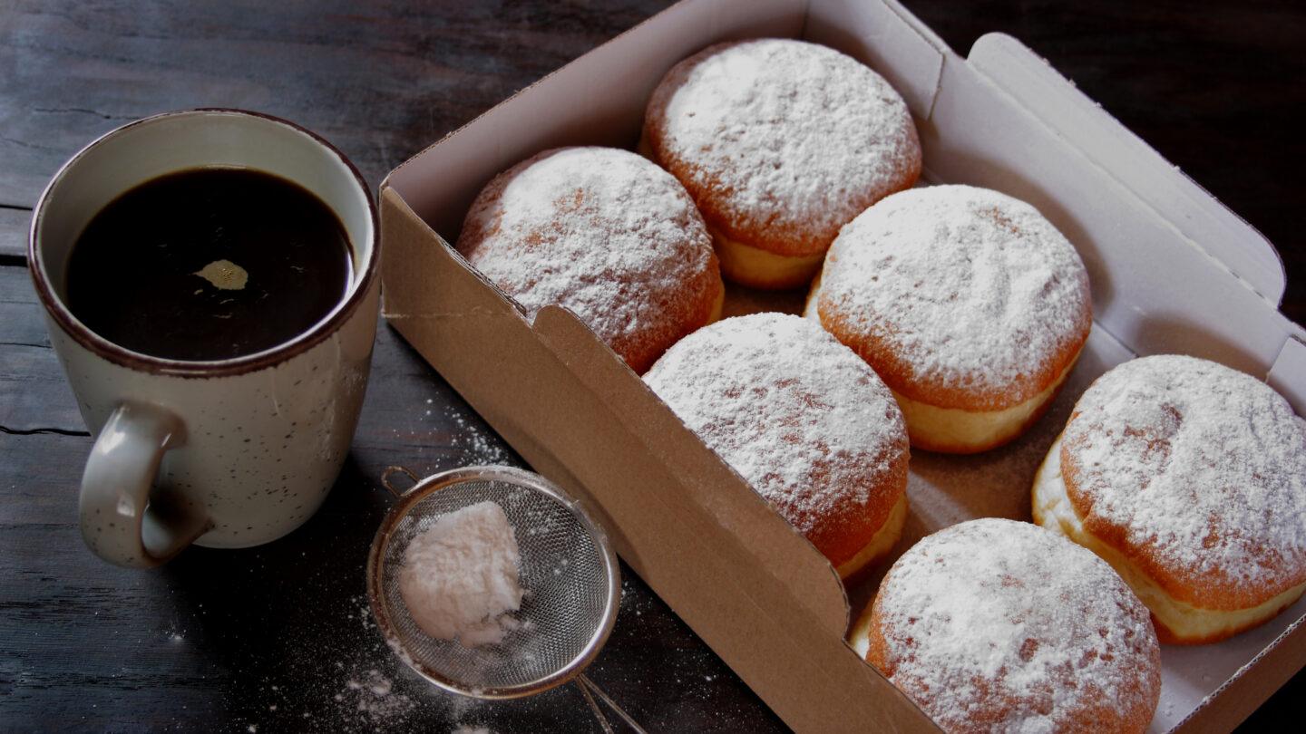 Kawa i pączki