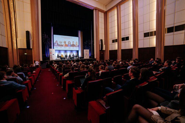 Zdjęcie sytuacyjne z poprzedniej edycji kongresu. Widok na scenę z widowni.