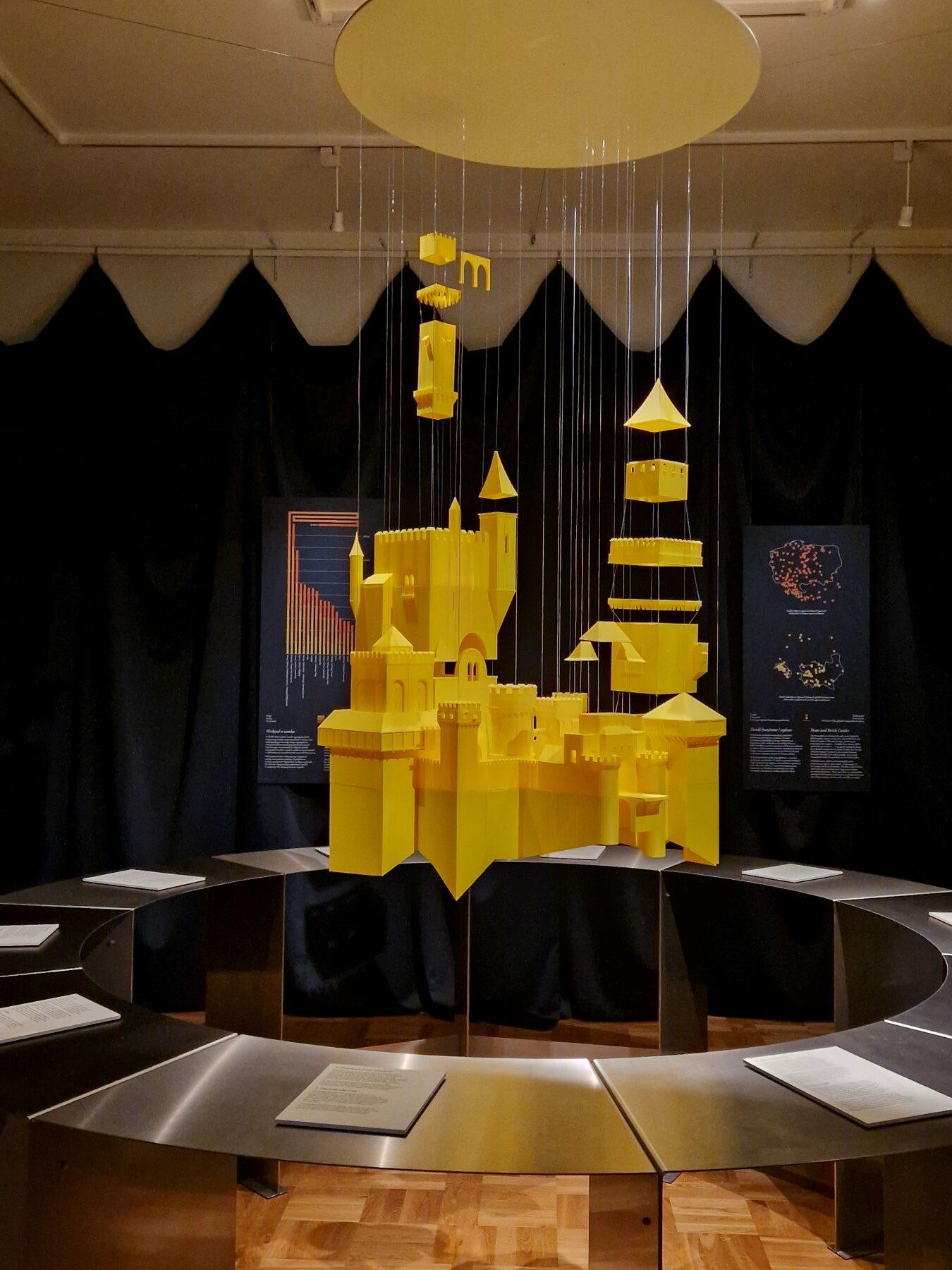 wystawa Kuby Snopka „Ostatni zamek” prezentowanej w Zamku Królewskim w Warszawie.