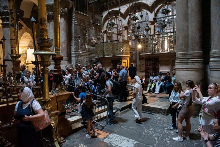 Wnętrze Bazyliki Grobu Pańskiegi