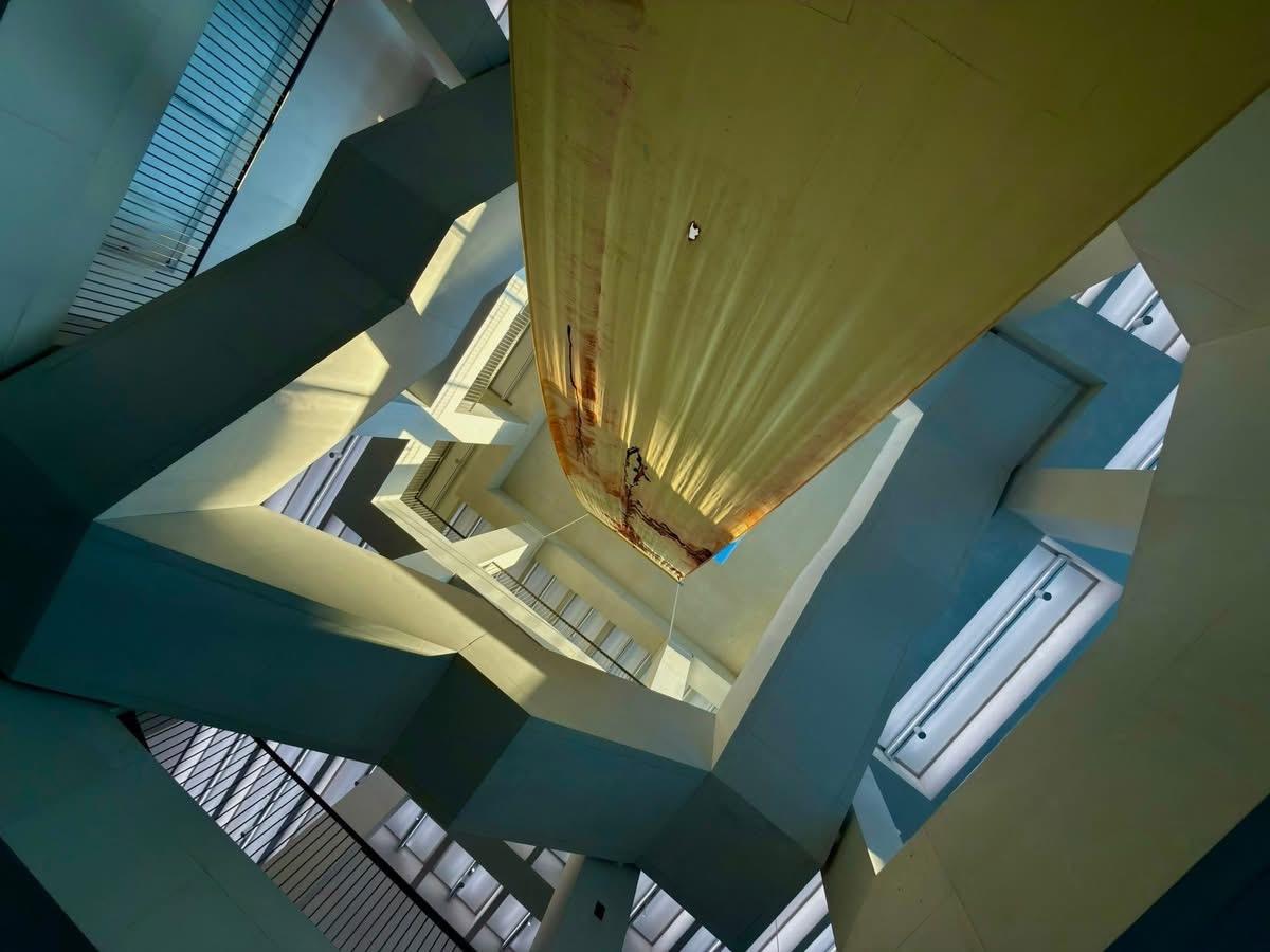 Minh Lan Tran instalacja „Rdzeń” w przestrzeni Muzeum Sztuki Nowoczesnej w Warszawie.