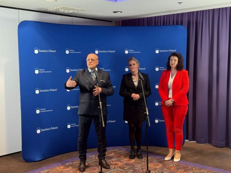 OD lewej: prezes GUS Marek Cierpiał-Wolan, wiceprezeska ARP Ilona Deręgowska i prezeska UZP Agnieszka Olszewska