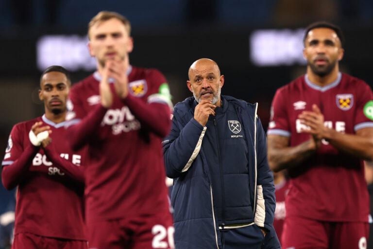 Zawodnicy West Ham United po przegranym meczu.