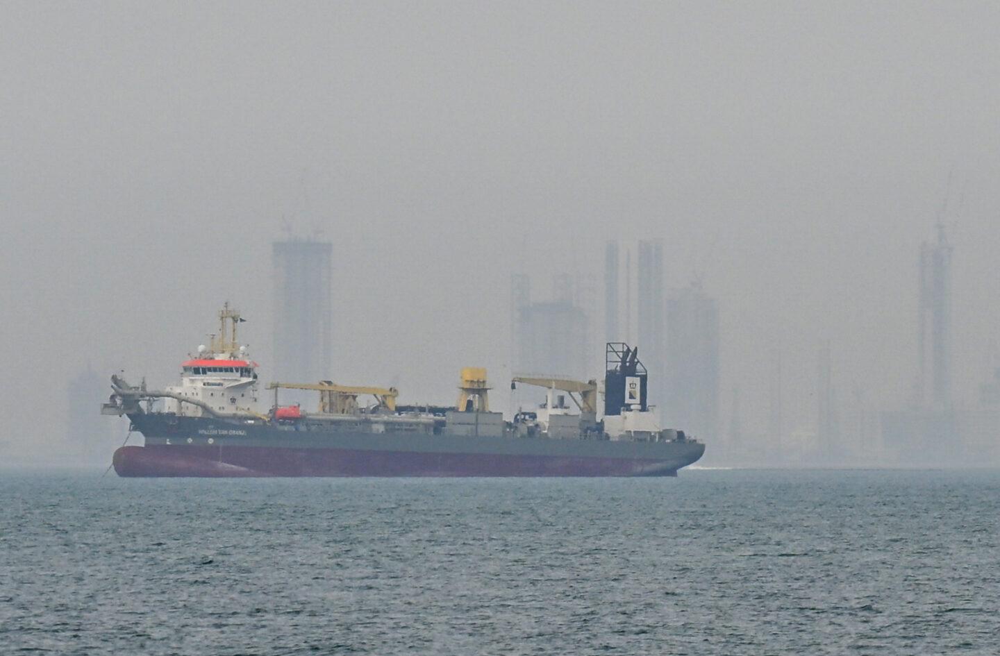 Statek handlowy u wybrzeży Dubaju