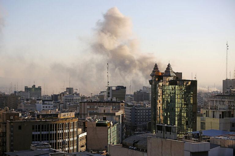 Dym nad centrum Taheranu