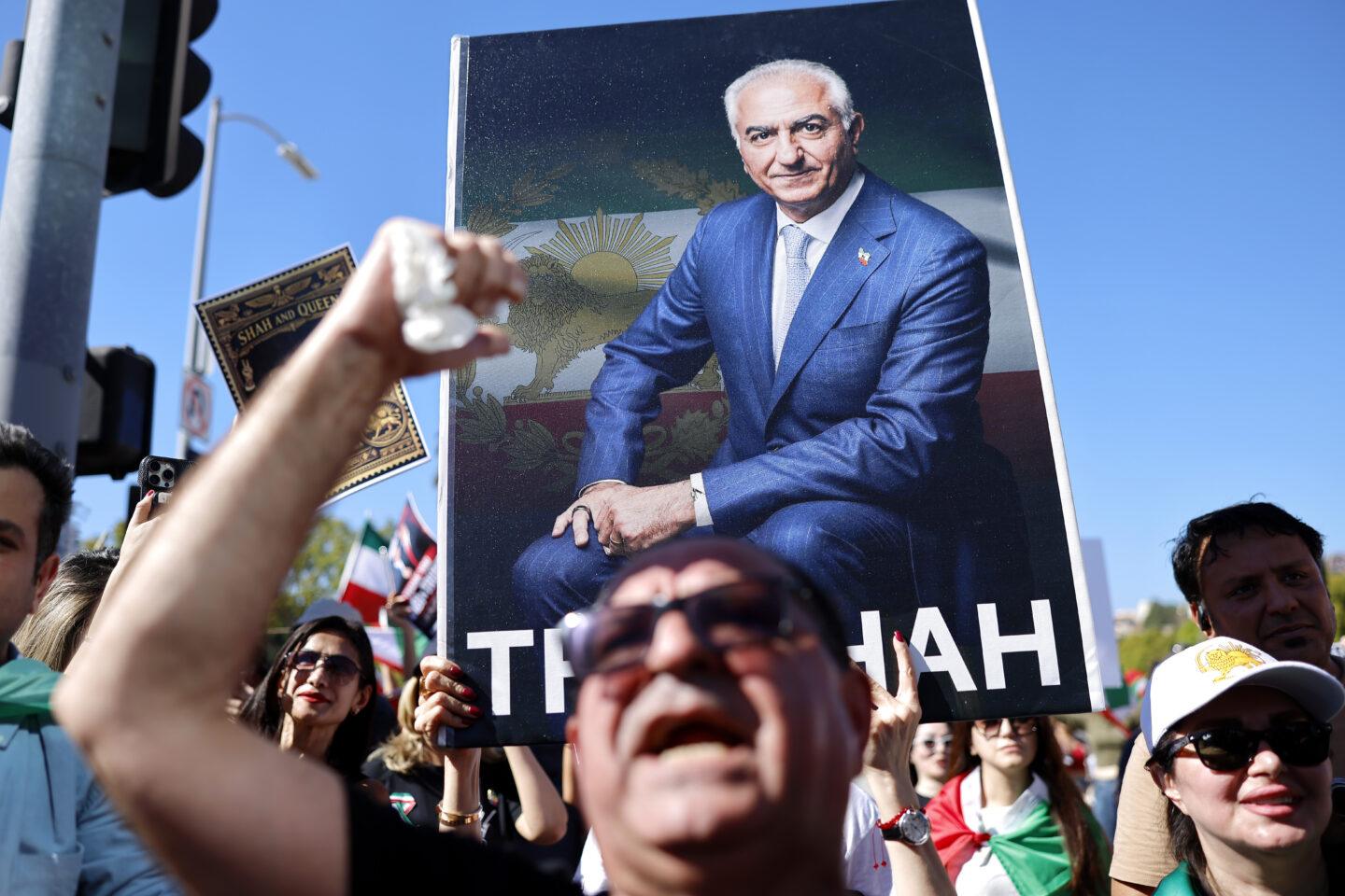 Reza Pahlawi, syn ostatniego szacha Iranu, jest przez wielu Irańczyków na uchodźctwie uznawany za naturalnego lidera do przejęcia władzy w Iranie. Jak mówi dr Jakub Sławek, proces demontażu reżymu, jeśli w ogóle do niego dojdzie, będzie długi, ewolucyjny, nie rewolucyjny. Fot. GettyImages