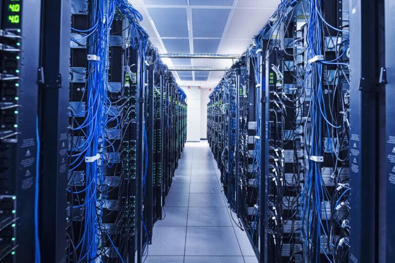 serwery w centrum danych