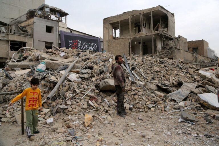 Zniszczenia po bombardowaniach w Teheranie