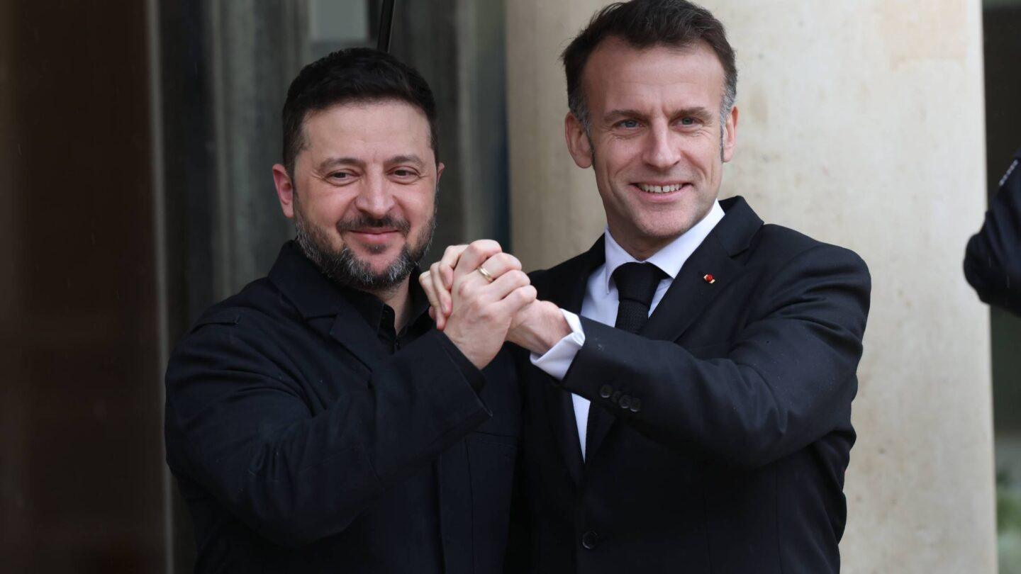 Wołodymyr Zełenski i Emmanuel Macron