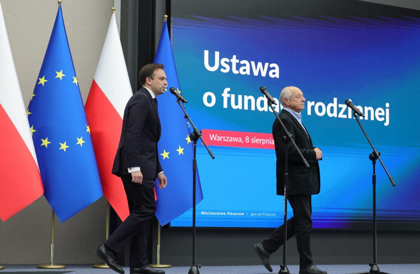 Minister finansów i gospodarki Andrzej Domański oraz prezes zarządu spółki Dr Irena Eris S.A. Henryk Orfinger