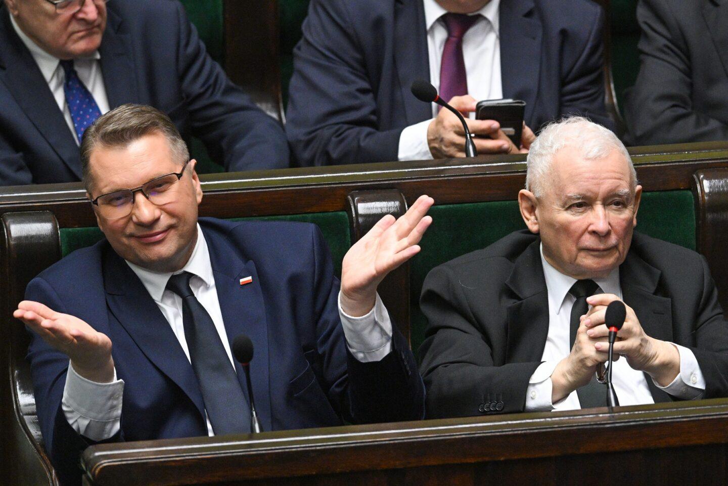 Kandydat PiS na premiera Przemysław Czarnek oraz prezes PiS Jarosław Kaczyński.