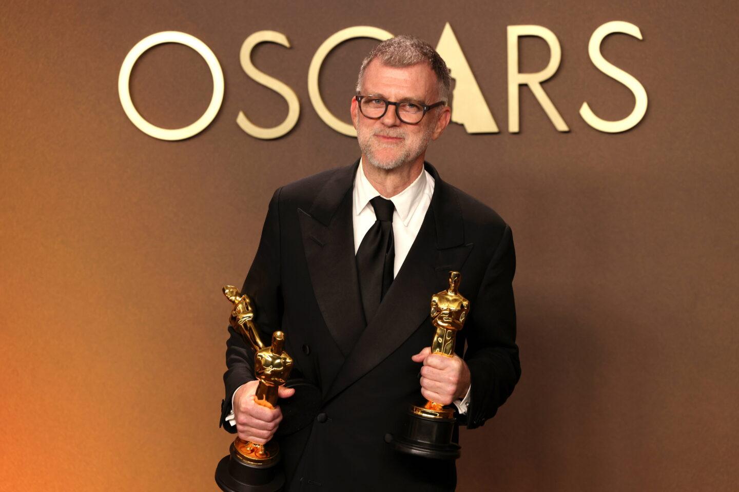Paul Thomas Anderson ze statuetką Oskara
