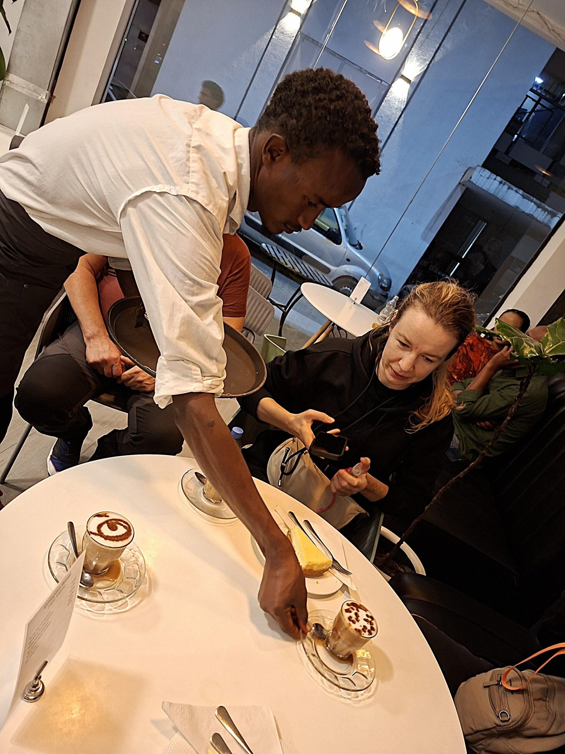 Między tradycją kawy a nowoczesnym stylem życia Addis Abeby