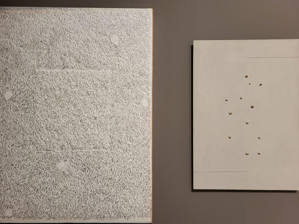 Prace Teresy Tyszkiewicz (z lewej) oraz Kojiego Kamojiego.