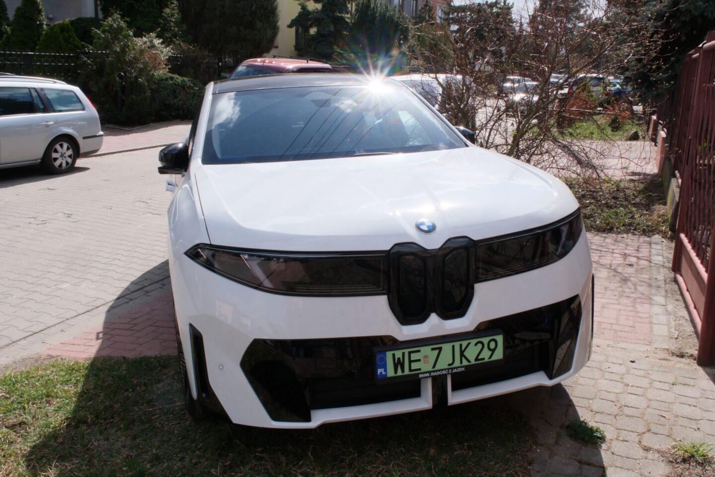 BMW iX3 od przodu