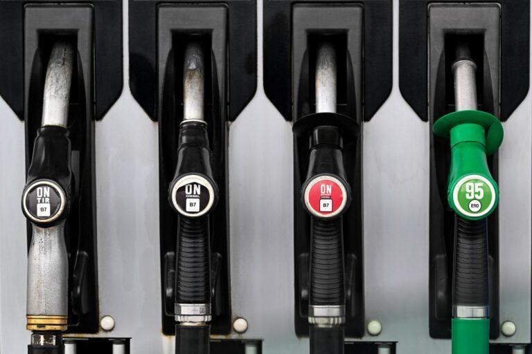 Dystrybutor na stacji paliw