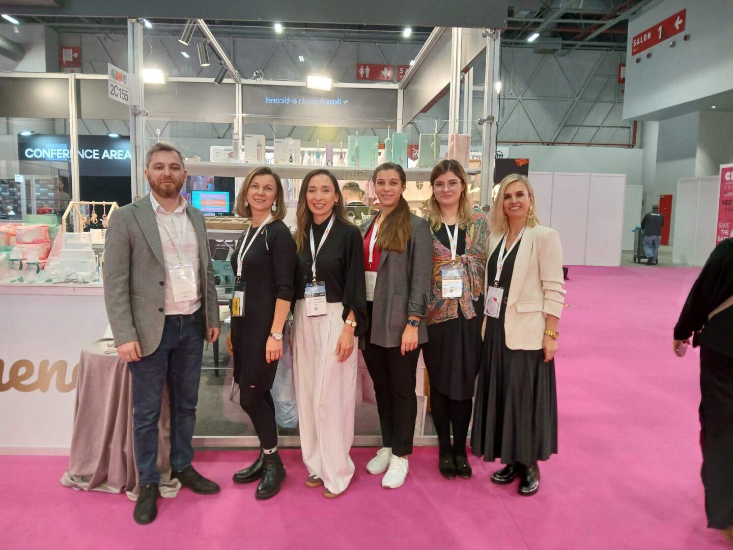 Przedstawiciele KGK Trend i partnerzy biznesowi podczas targów branżowych w Stambule