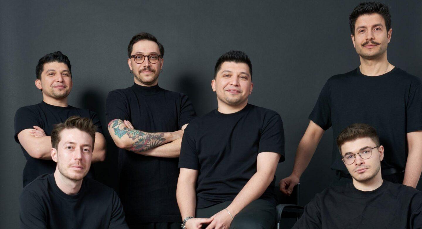 Replenit. Na zdjęciu założyciele startupu: Cenk Karacaev (dyrektor ds. przychodów), Omer Ozden (dyrektor ds. produktu), Caner Demir (dyrektor ds. marketingu), Alp Karacaev (dyrektor ds. handlowych), Ilyas Kurklu (prezes zarządu) oraz Egemen Akdan (dyrektor ds. technologii).