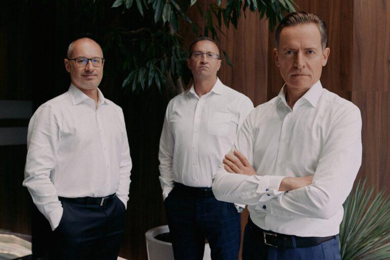 Partnerzy zarządzający VO2: Andrzej Ziemiński, Marek Tarnowski oraz Tomasz Wołynko